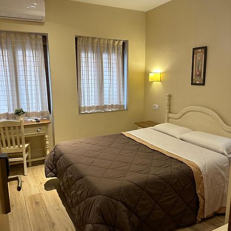 Toledo Plaza Hotel Buitenkant foto