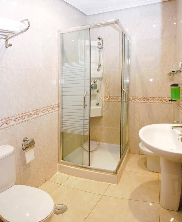 Toledo Plaza Hotel Buitenkant foto