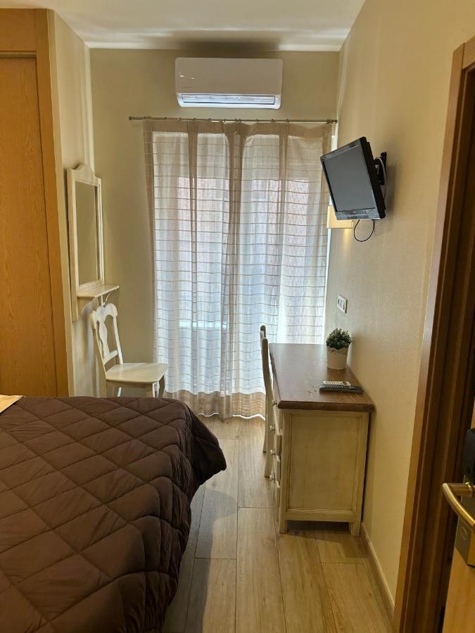 Toledo Plaza Hotel Buitenkant foto