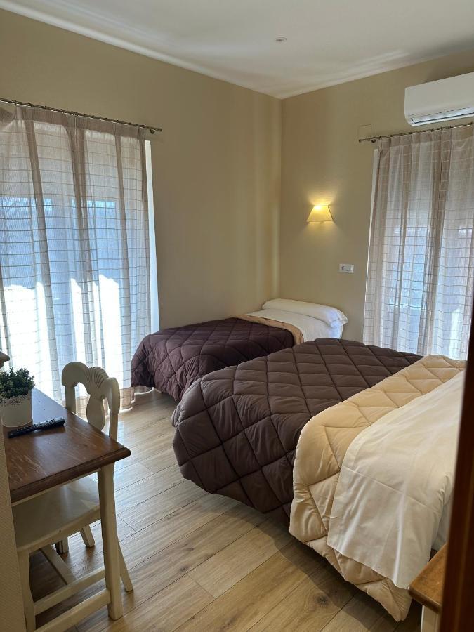 Toledo Plaza Hotel Buitenkant foto