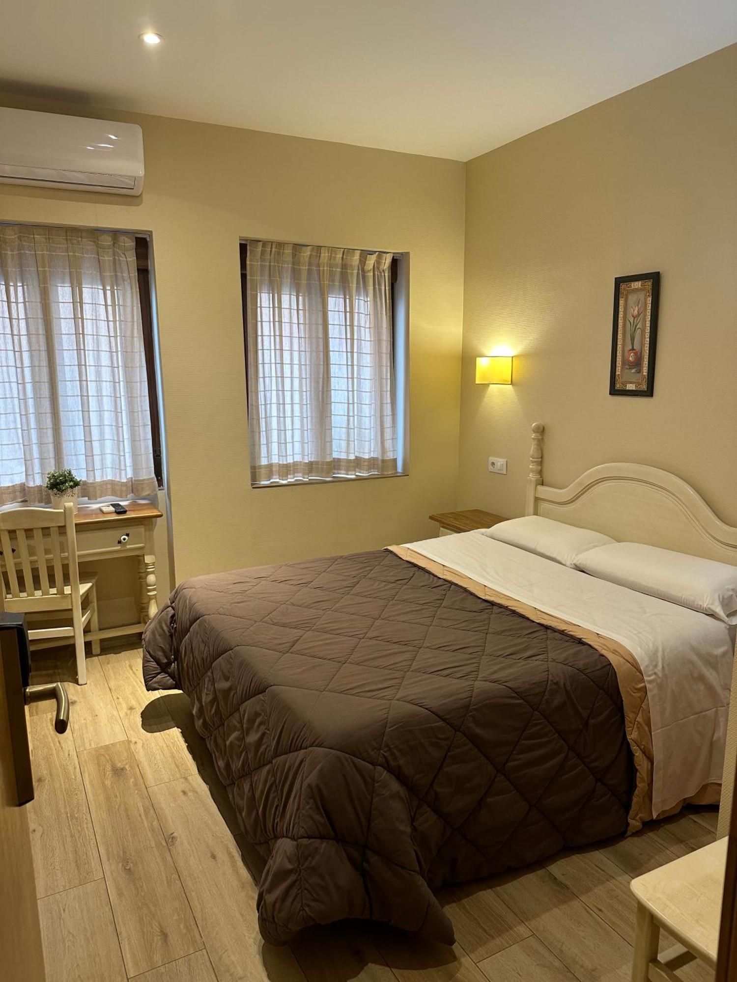 Toledo Plaza Hotel Buitenkant foto