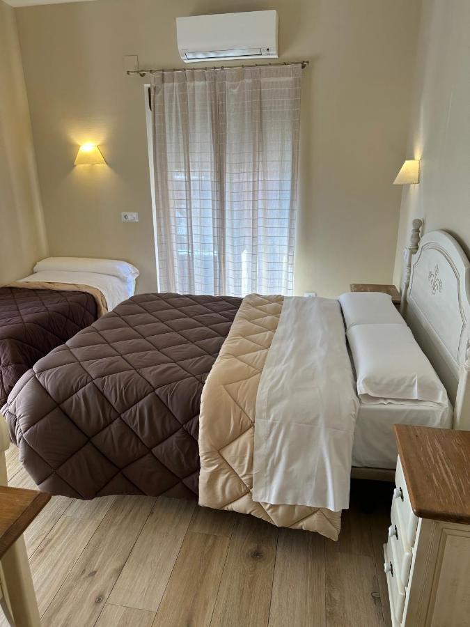 Toledo Plaza Hotel Buitenkant foto