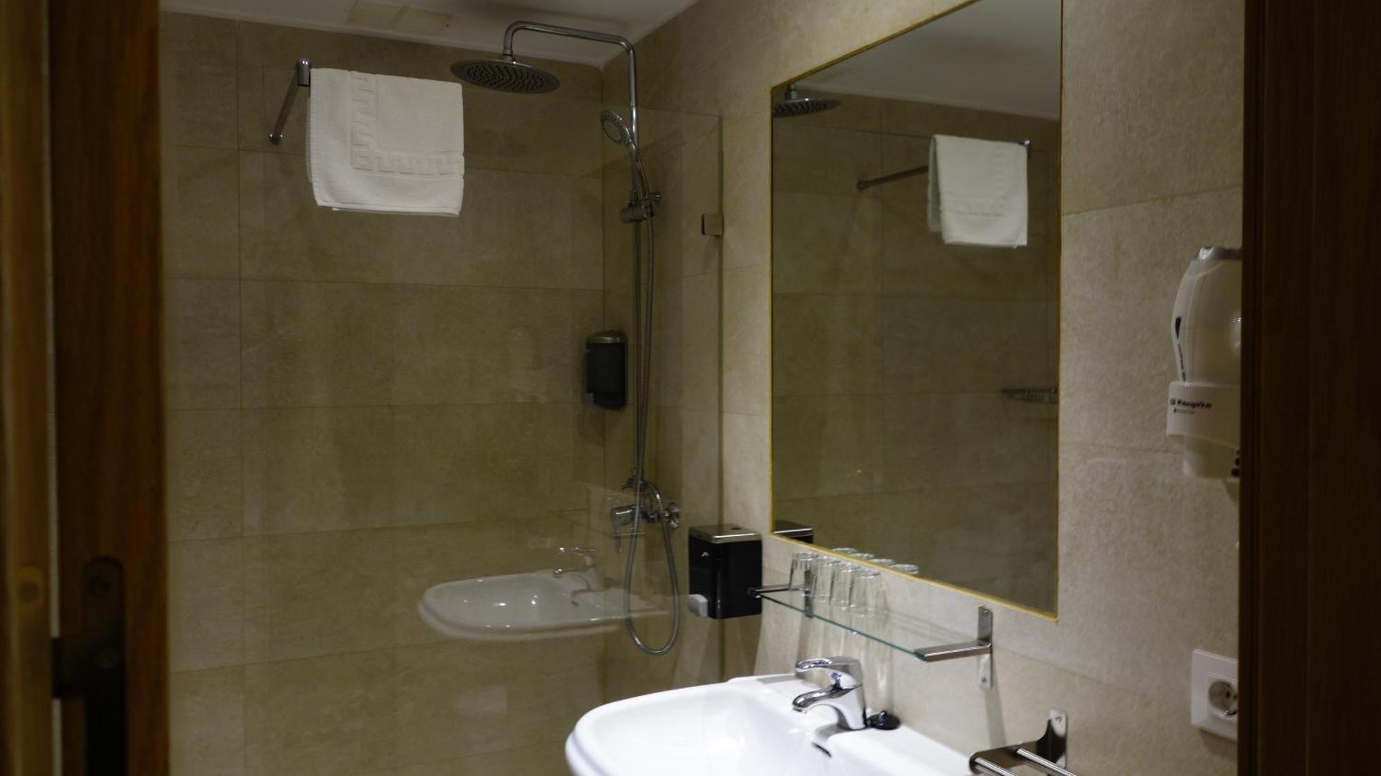 Toledo Plaza Hotel Buitenkant foto