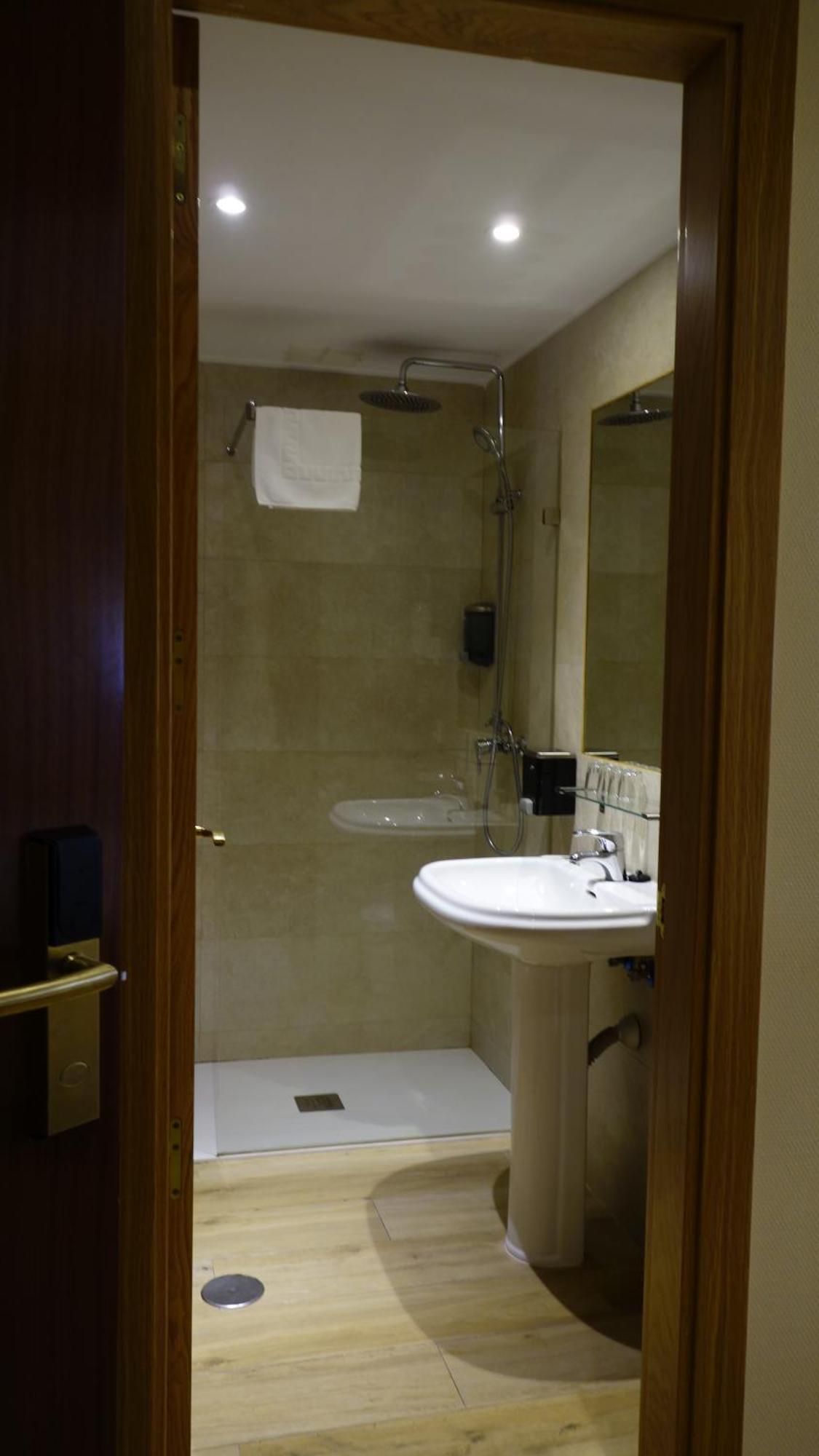 Toledo Plaza Hotel Buitenkant foto
