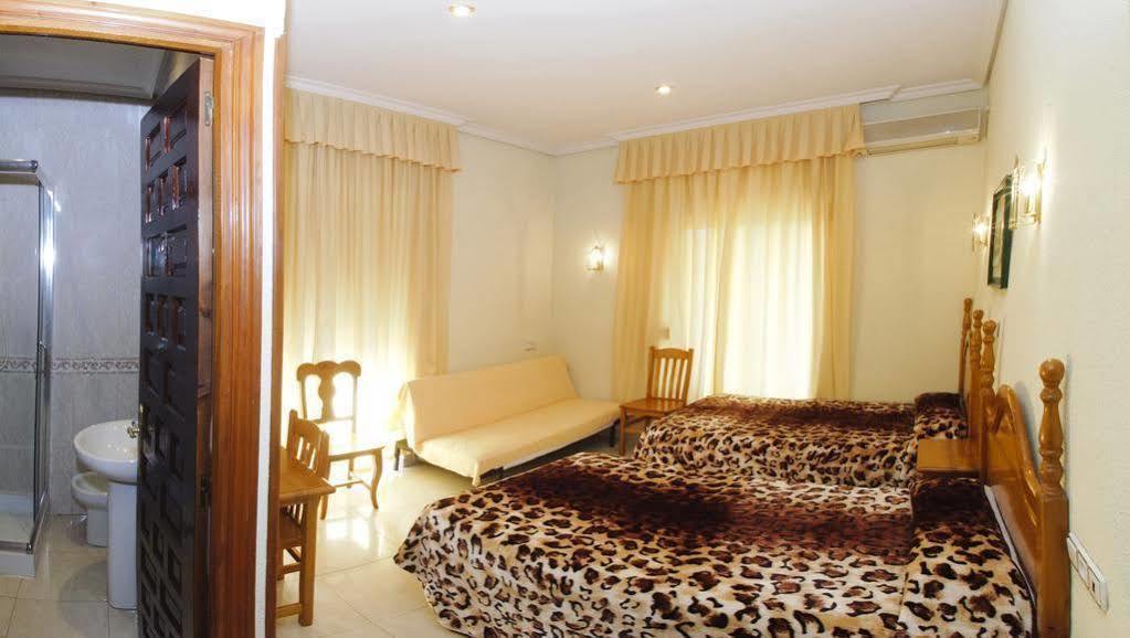 Toledo Plaza Hotel Buitenkant foto